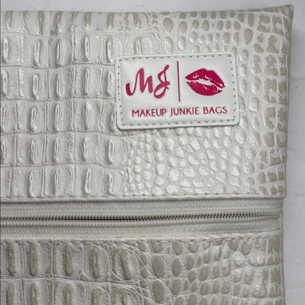 Makeup Junkie Bags White Crocodile Embossed Cosmetic Bag oink tassel NWT Travel - Picture 2 of 9